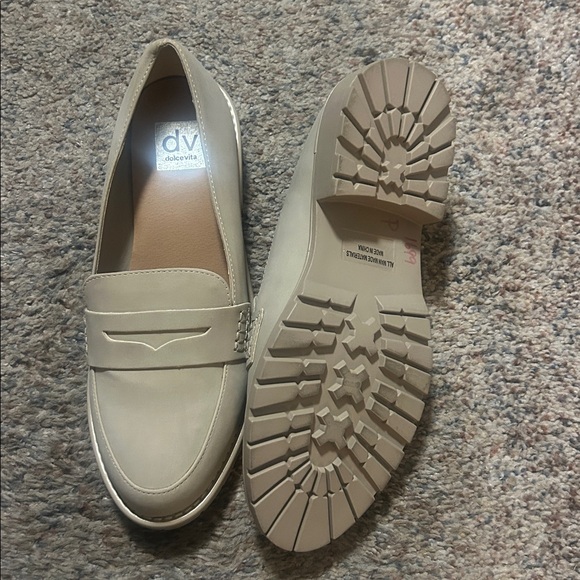 NWOB DV by Dolce Vita Carley Penny Loafers Women's Tan Loafers - size 9 - Picture 7 of 8